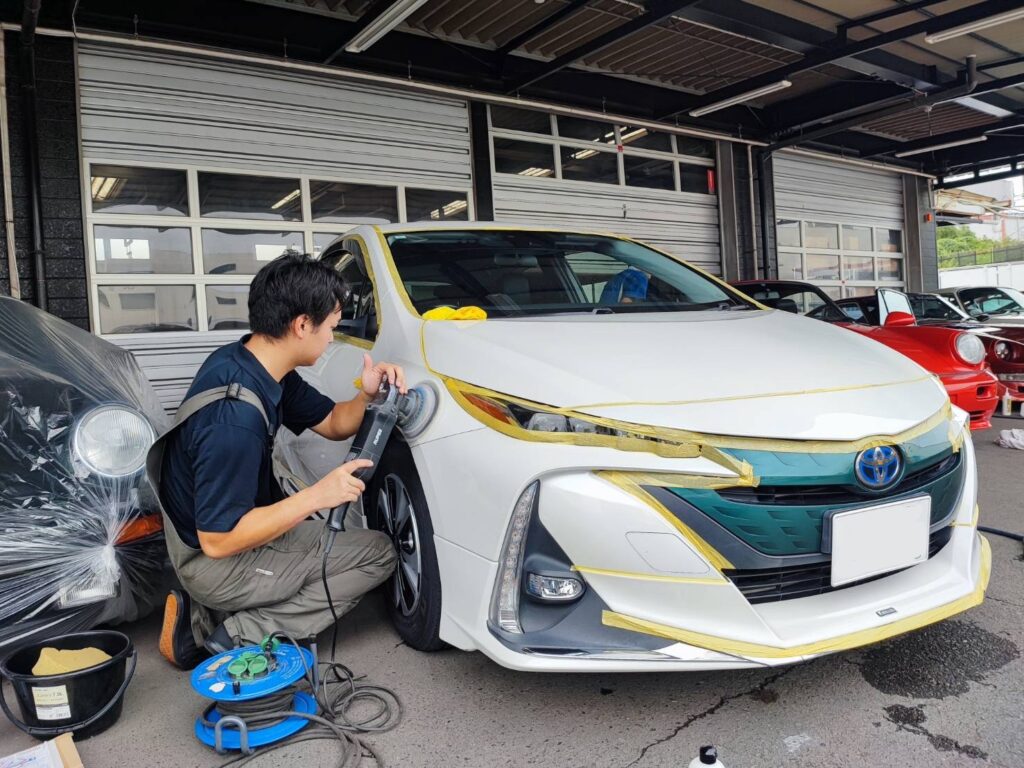 代車プリウスPHV磨いてみました。