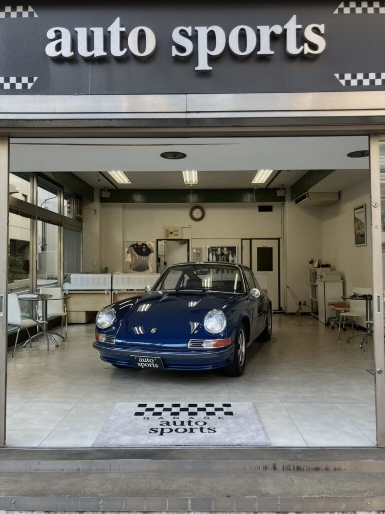 オートスポーツ麻布ショールーム車両入れ替え