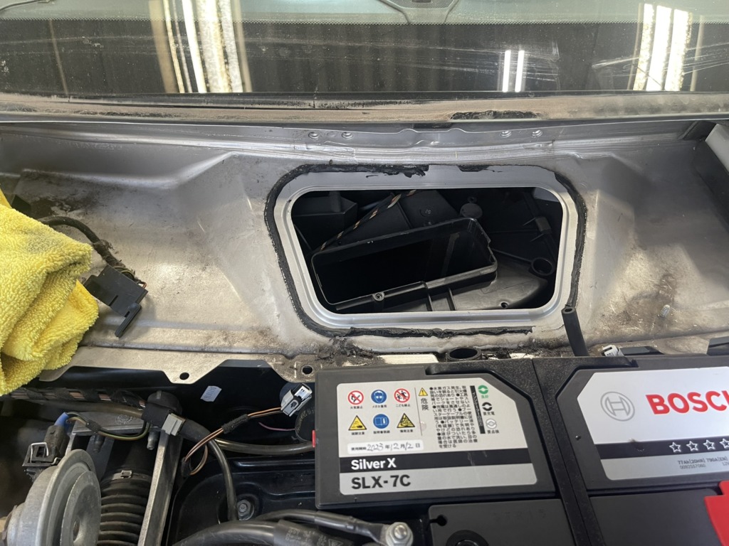 ポルシェ997エアコン吹き出し口スポンジ対策作業